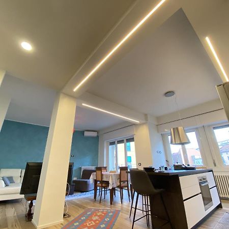 Stylish Apartment In Como Downtown Exterior foto
